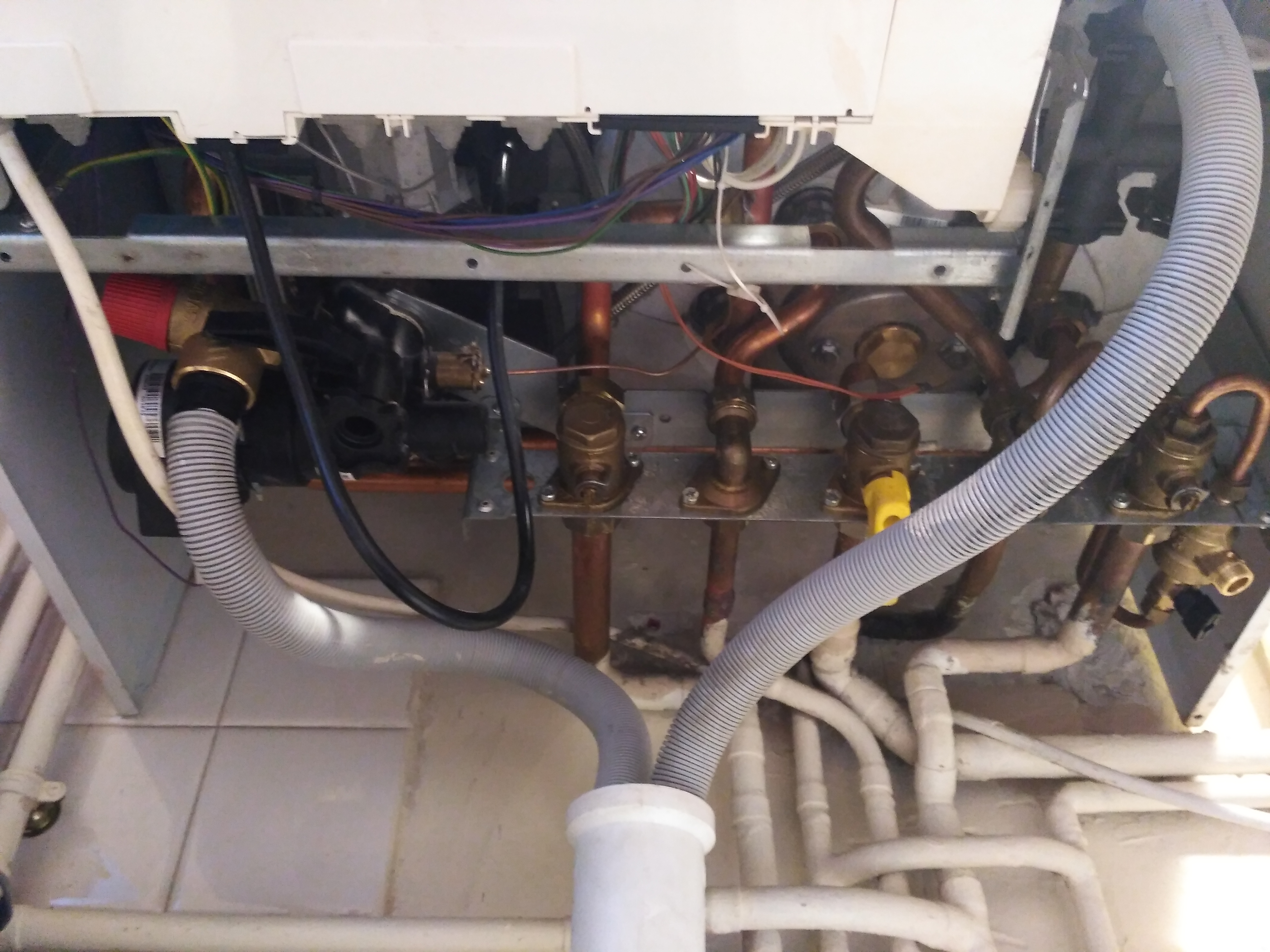 Comment Augmenter La Pression Sur Elm Leblanc Egalis Page 1 Productions D Eau Chaude Chauffe Eau Electrique Ou Au Gaz Plombiers Reunis